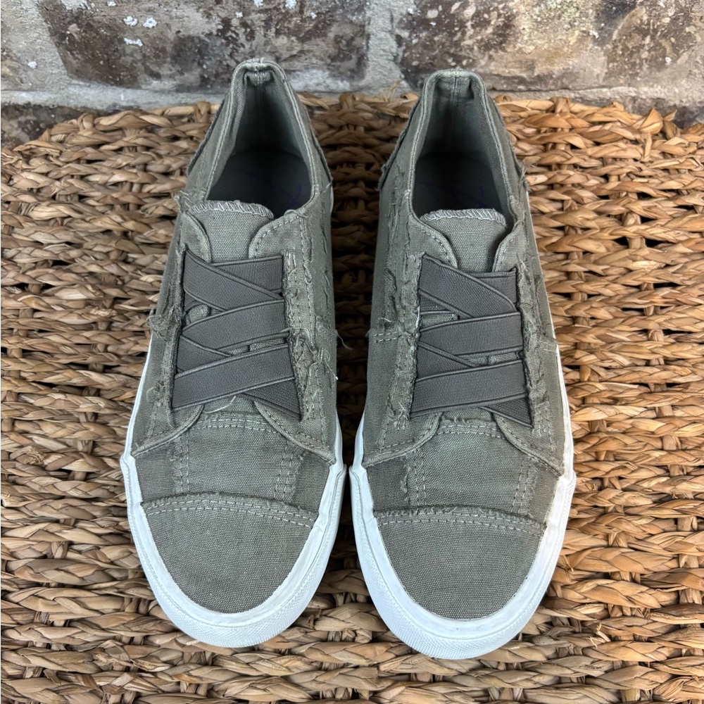 Blowfish Green Slip On Sneakers Women’s Sz 8.5